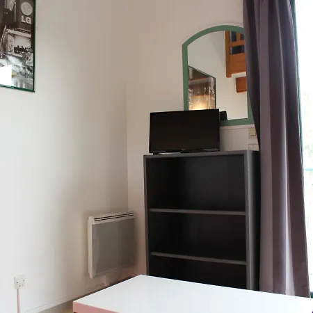 Duplex Lumineux Avec Balcon, Parking Prive, Proche Commerces Et Transports - - Fr-1-246-77 La Rochelle (Charente-Maritime)