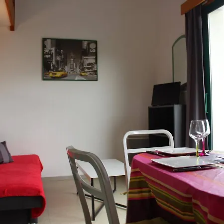 Lägenhet Duplex Lumineux Avec Balcon, Parking Prive, Proche Commerces Et Transports - - Fr-1-246-77 *
